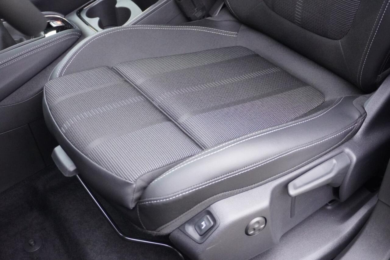 Opel Grandland 1.2 Turbo GS / Camera + PDC / Navi Pro / 18 inch / DAB+