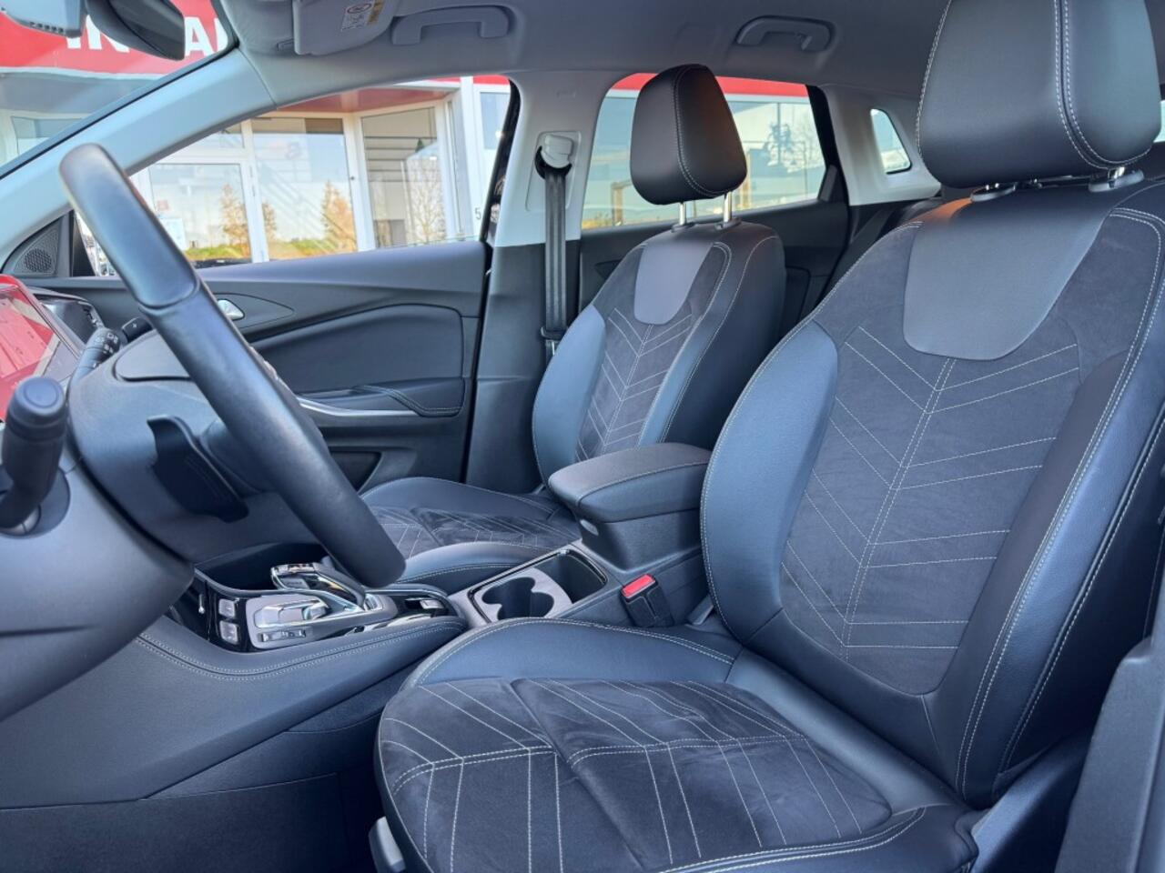 Opel Grandland 1.6 TURBO PLUG-IN HYBRIDE AUT. NAVI CAMERA CARPLAY LED