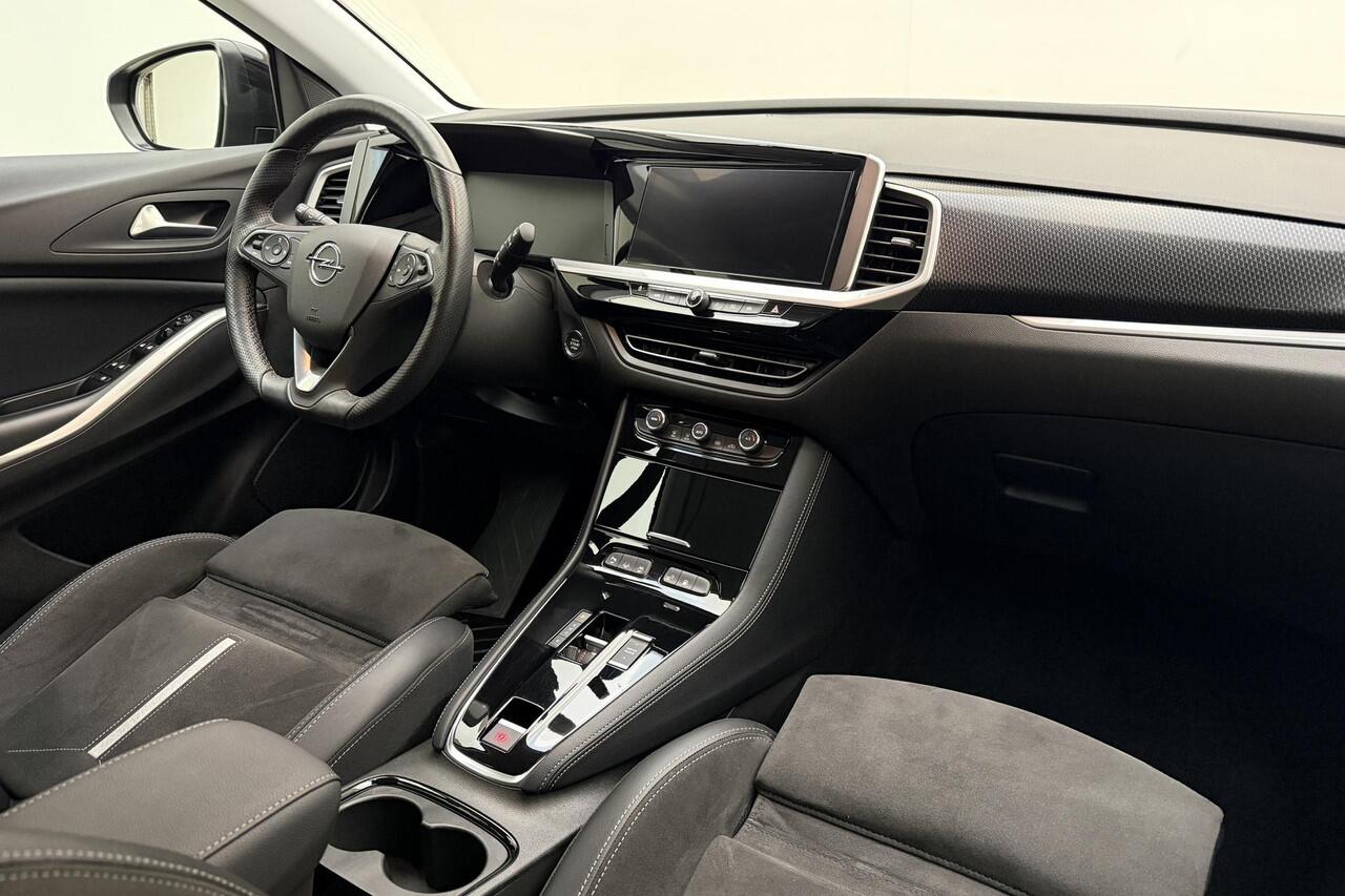 Opel Grandland 1.6 Turbo Plug-In Hybrid 300pk 4x4 GSE | Climate control | Navigatie | Winter Pakket | Parkpilot | Black Pakket | Elektrisch Pakket | 18" Lichtmetalenvelgen