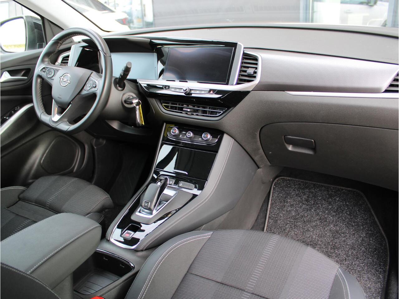 Opel Grandland 1.2 Turbo Business Elegance Automaat | Carplay/ Camera / Climate