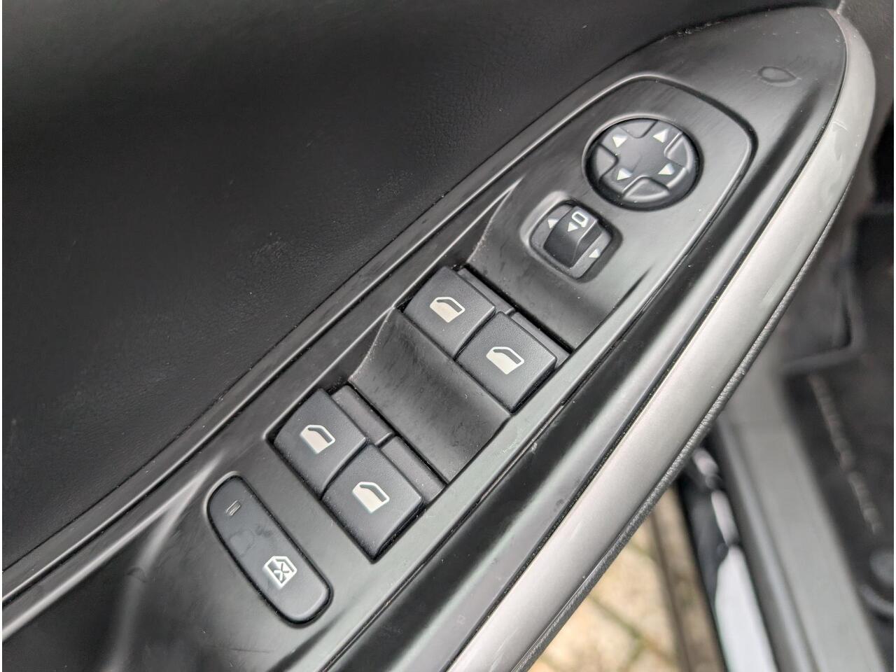 Opel Grandland Ultimate 1.6 PHEV 225pk Hybrid e-EAT8 | LEDEREN BEKLEDING | LED PIXEL | 360° CAMERA | KEYLESS | NAVI PRO |