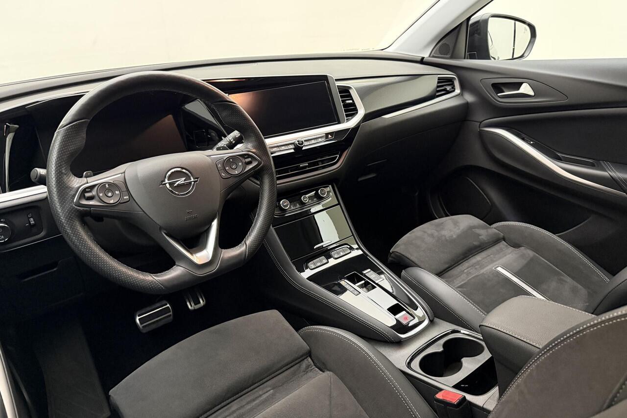 Opel Grandland 1.6 Turbo Plug-In Hybrid 300pk 4x4 GSE | Climate control | Navigatie | Winter Pakket | Parkpilot | Black Pakket | Elektrisch Pakket | 18" Lichtmetalenvelgen