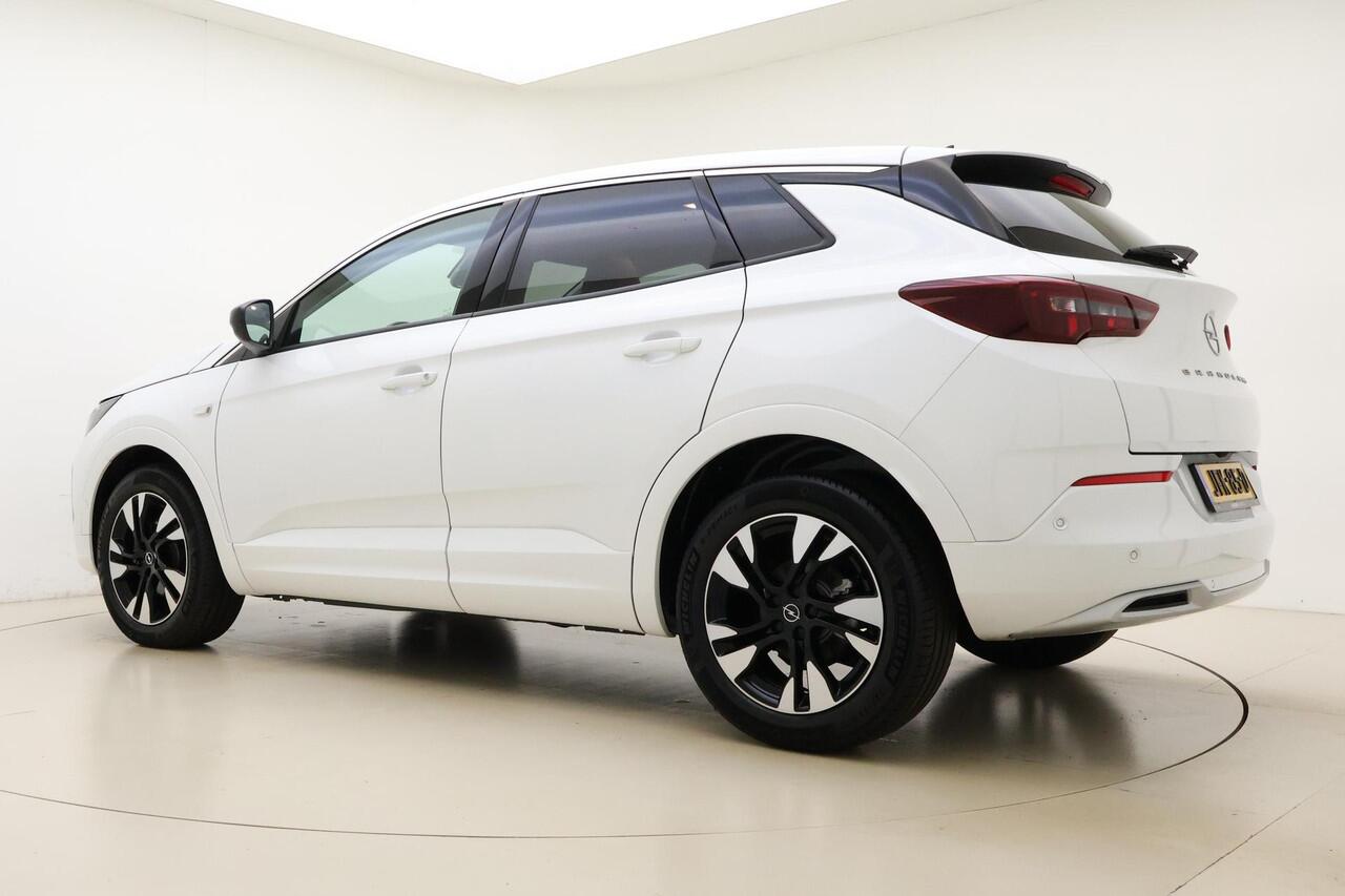 Opel Grandland 1.2 Turbo 130pk Automaat Business Elegance | Navigatie via APP | Climate control | Cruise control | Achteruitrijcamera | Parkeersensoren | DAB | LED koplampen | 18" Lichtmetalen velgen
