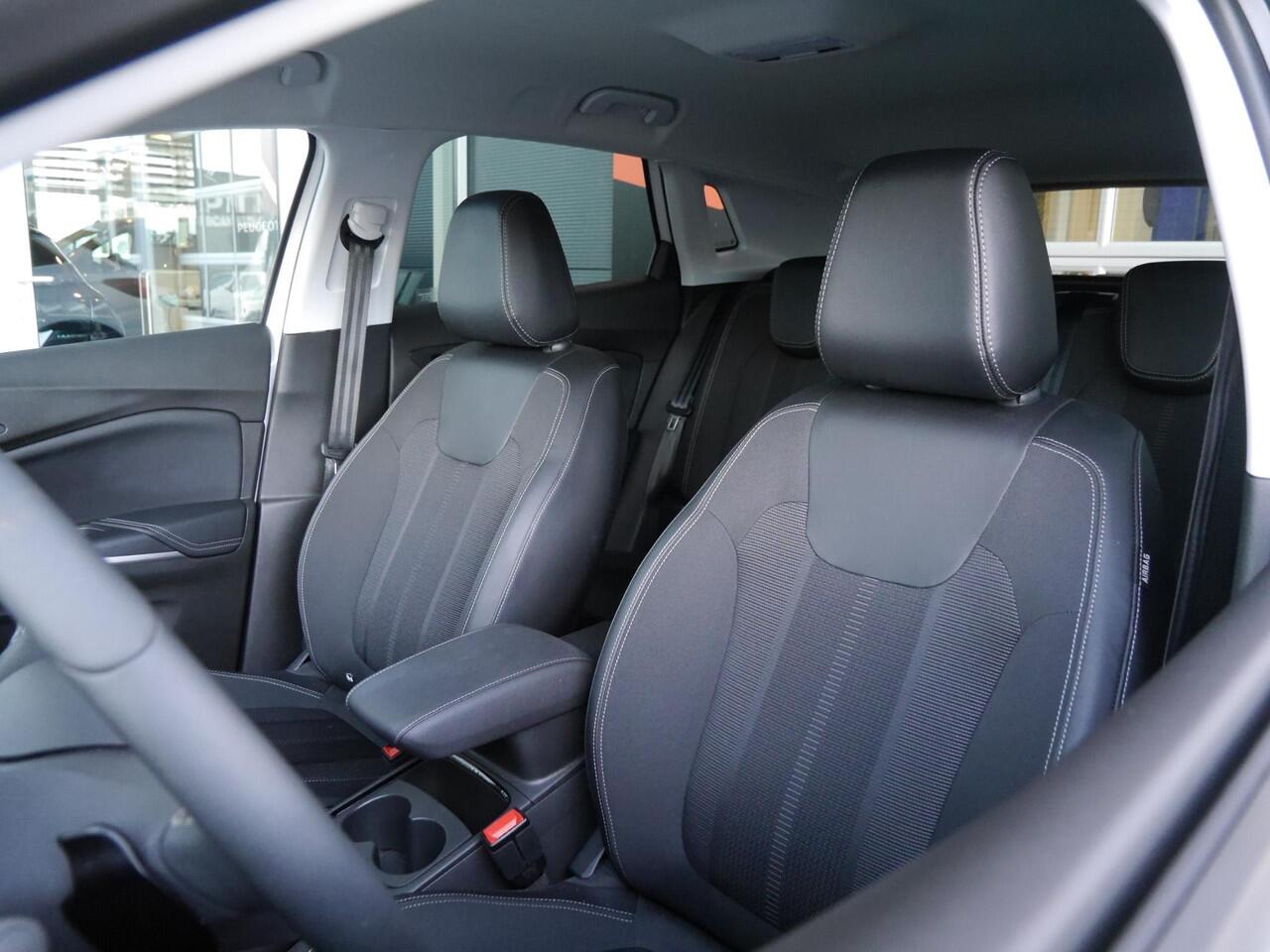 Opel Grandland 1.2 Turbo GS Black Pack | Automaat | Stoel en stuurverwarming | Navigatie | Achteruitrijcamera | Comfort stoelen | Adaptive cruise control | Parkeersensoren voor en achter | Led verlichting | Climate control