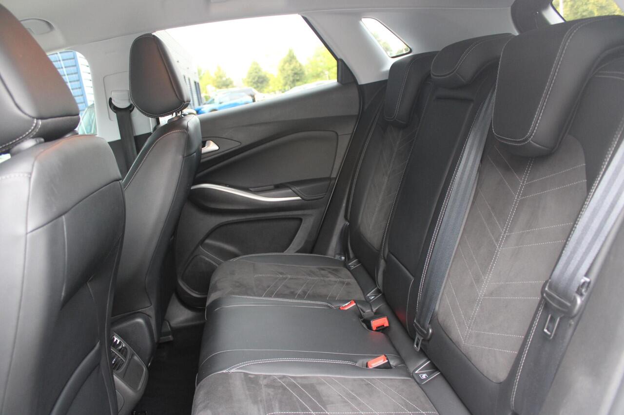 Opel Grandland 1.2 Turbo 130PK AUTOMAAT ULTIMATE | STOEL/STUUR/VOORRUIT VERWARMING | ACHTRERUITRIJ CAMERA | DODEHOEK DETECTIE | ELEKTRISCH BEDIENBARE ACHTERKLEP | FULL LED MATRIX KOPLAMPEN | NAVIGATIE | 19" LICHTMETALEN VELGEN | ALCANTARA BEKLEDING | APPLE CARPLAY/ANDRO