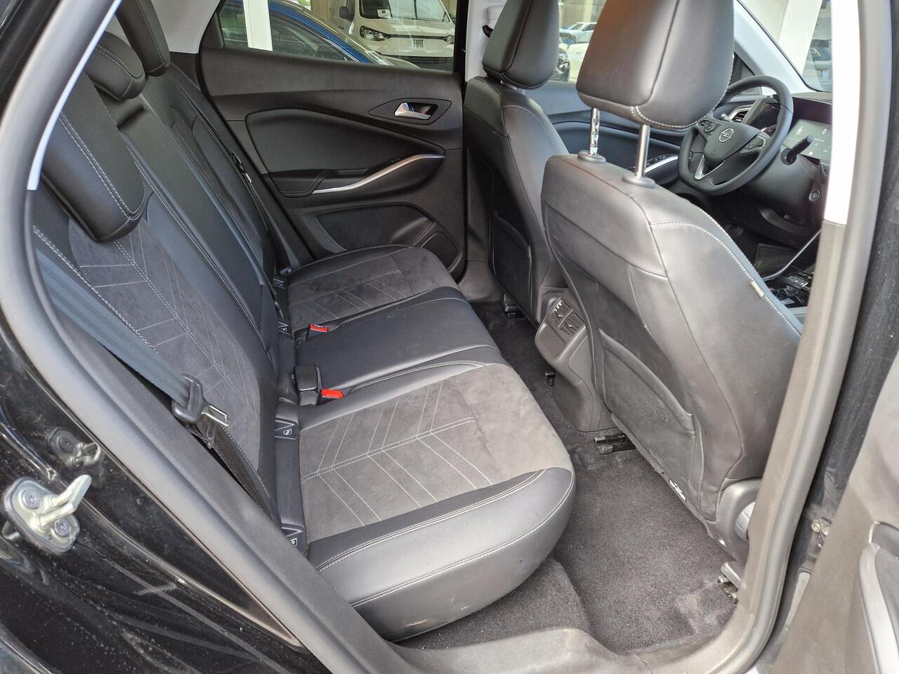 Opel Grandland 1.2 Turbo Ultimate | Navigatie | Climate & Cruise Control | Elektrische Achterklep | Stoel & Stuurverwarming |