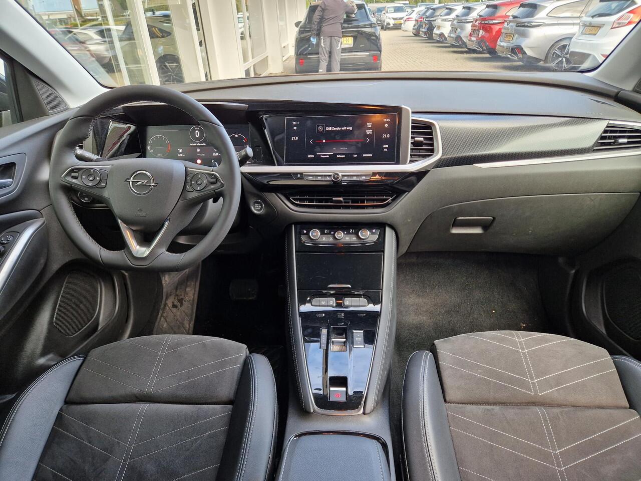 Opel Grandland 1.2 Turbo Ultimate | Navigatie | Climate & Cruise Control | Elektrische Achterklep | Stoel & Stuurverwarming |