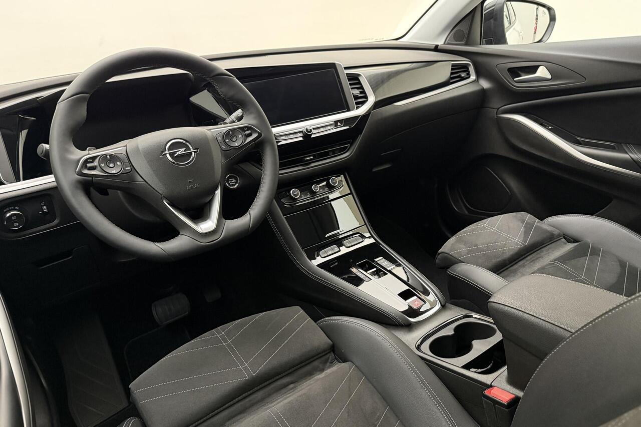Opel Grandland 1.2 Turbo Ultimate |Automaat | Navigatie | Elektrische Achterklep | Stoelverwarming | Climate & Cruise Control | Zwart dak | Alcantara bekleding