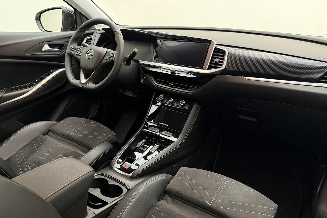 Opel Grandland 1.2 Turbo Ultimate |Automaat | Navigatie | Elektrische Achterklep | Stoelverwarming | Climate & Cruise Control | Zwart dak | Alcantara bekleding