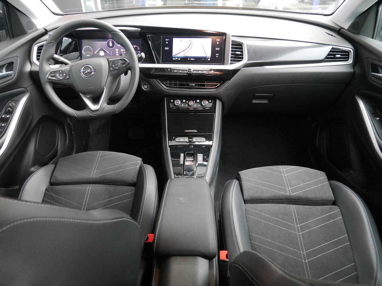 Opel Grandland 1.2 Turbo Ultimate | Navigatie | Climate & Cruise Control | Elektrische Achterklep | Stoel & Stuurverwarming |