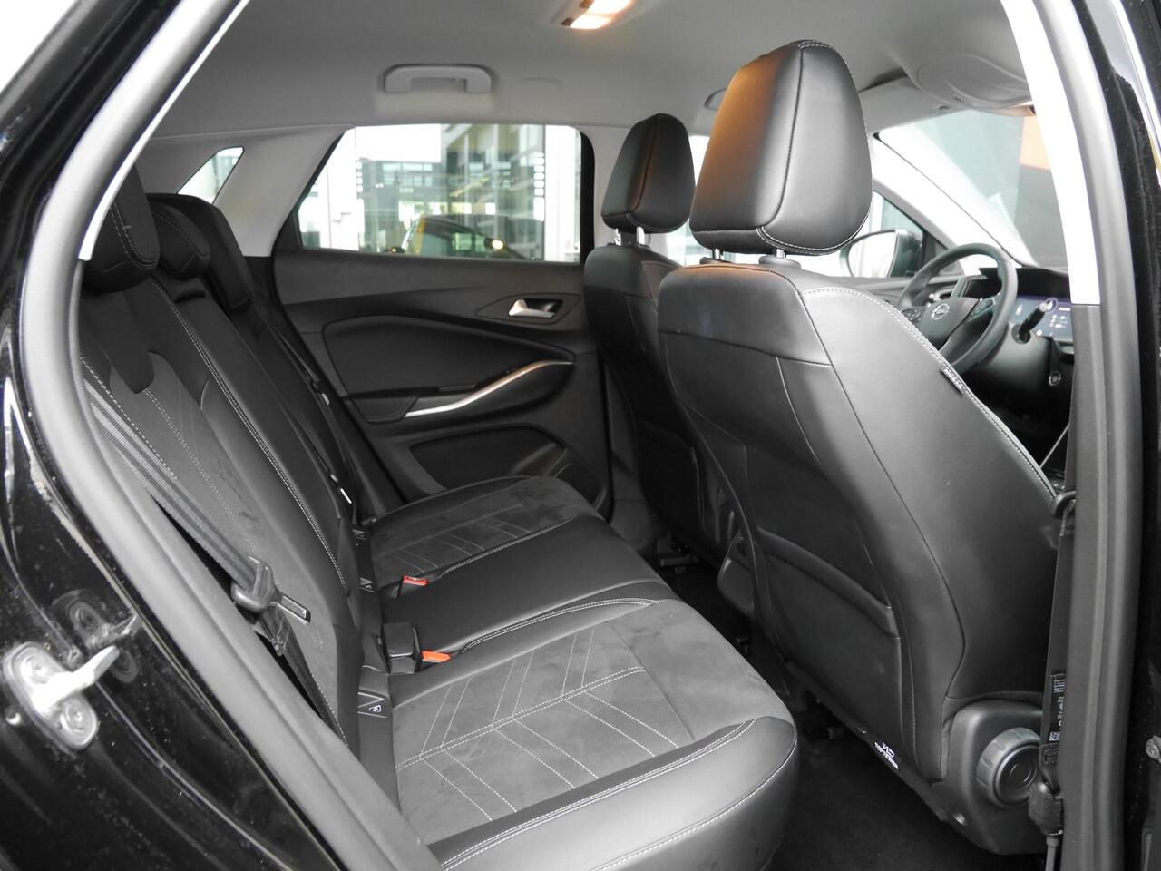 Opel Grandland 1.2 Turbo Ultimate | Navigatie | Climate & Cruise Control | Elektrische Achterklep | Stoel & Stuurverwarming |