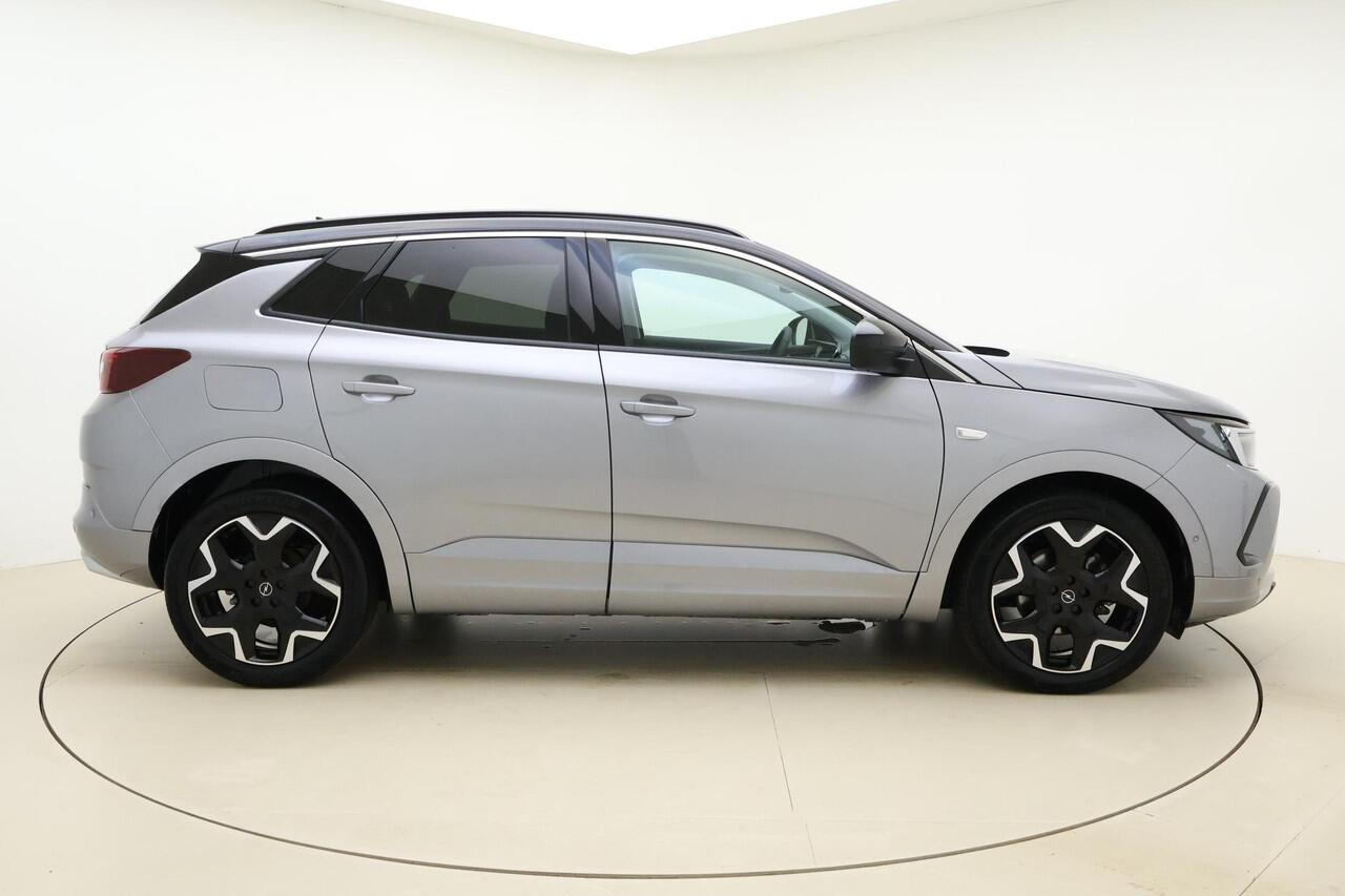 Opel Grandland 1.2 Turbo Ultimate Automaat | Navigatie | Elektrische achterklep | Stoelverwarming | Climate & Cruise Control | Alcantara bekleding | Zwart dak | Lichtmetalen velgen