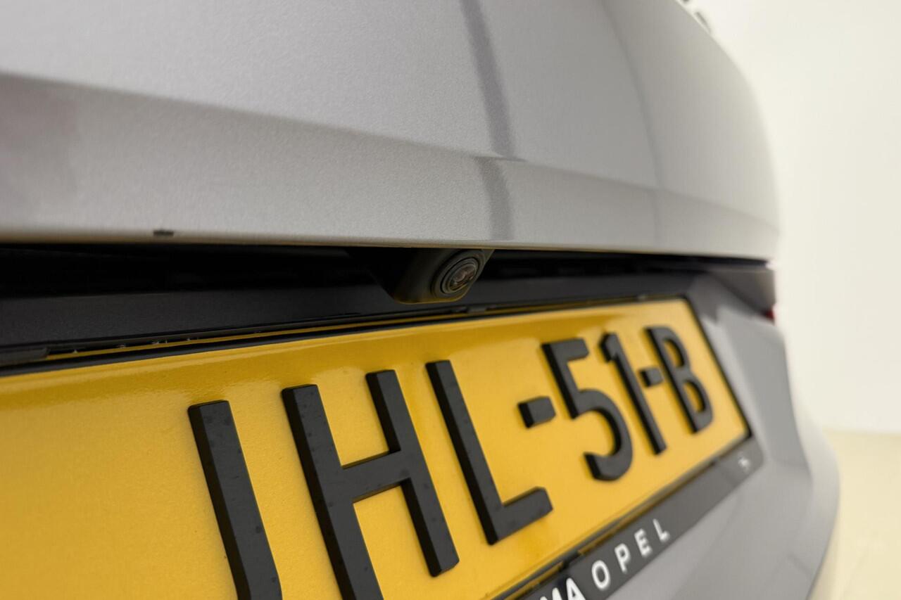 Opel Grandland 1.2 Turbo Ultimate Automaat | Navigatie | Elektrische achterklep | Stoelverwarming | Climate & Cruise Control | Alcantara bekleding | Zwart dak | Lichtmetalen velgen