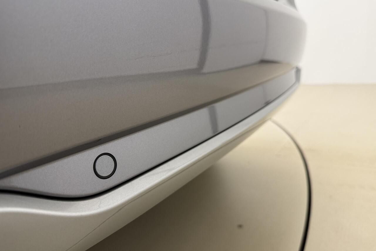 Opel Grandland 1.2 Turbo Ultimate Automaat | Navigatie | Elektrische achterklep | Stoelverwarming | Climate & Cruise Control | Alcantara bekleding | Zwart dak | Lichtmetalen velgen