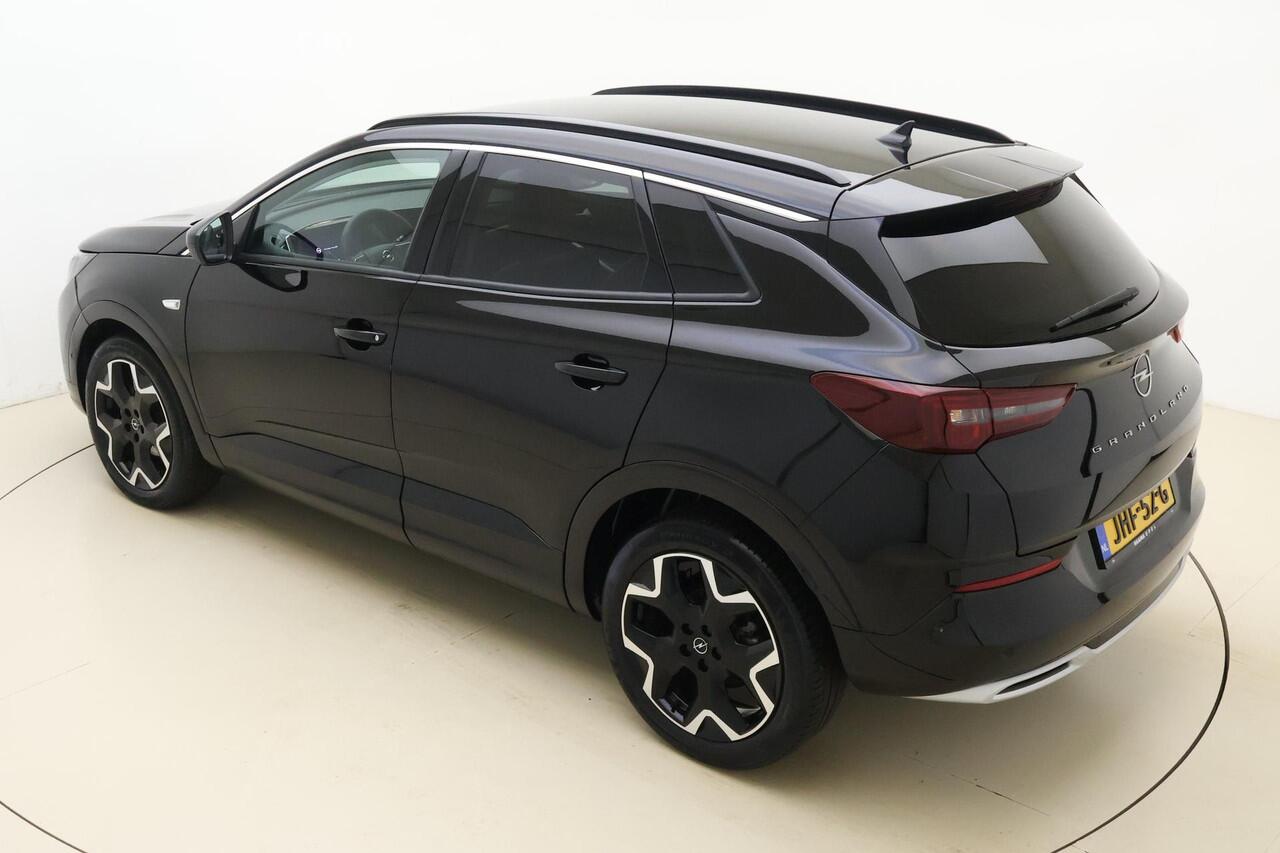 Opel Grandland 1.2 Turbo 130pk Automaat Ultimate | Navigatie | Camera | Alcantara | Elektrische achterklep | Stoel- en stuurverwarming | Verwarmbaar voorraam | 19" lichtmetalen velgen