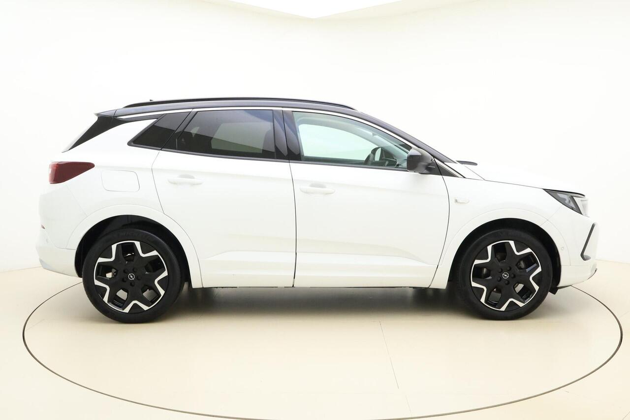 Opel Grandland 1.2 Turbo Ultimate 130pk Automaat | Achteruitrijcamera | Alcantara bekleding | Climate Control | Navigatie | Adaptive Cruise control | Stoel + stuurwielverwarming | Elektrische achterklep | Voorruitverwarming