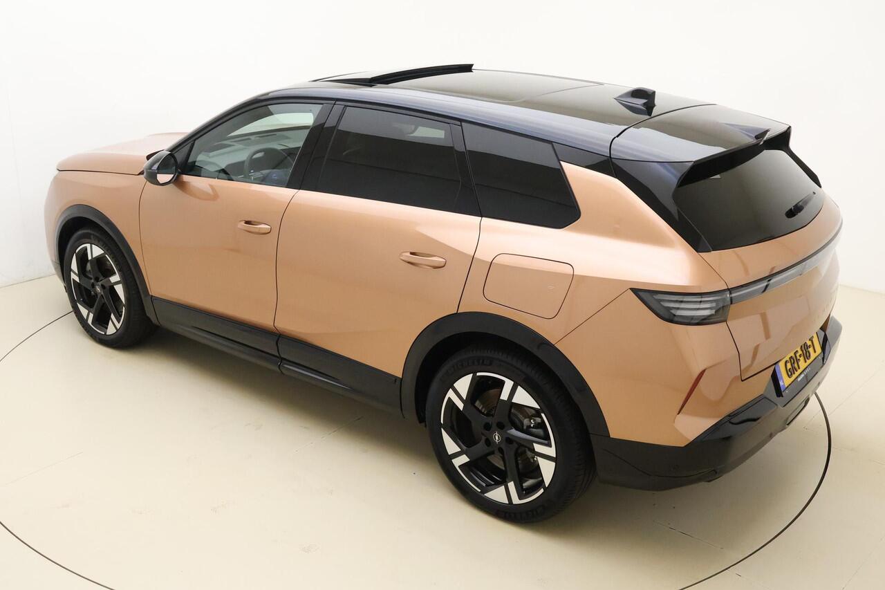 Opel Grandland Electric GS 73 kWh | Navigatie | Glazen schuif/kanteldak | AGR stoelen | Zwart dak | Keyless | Headup display | Stoel & Stuurverwarming | Matrix LED | Focal | Adapt. Cruise control | 20" Lichtmetalen velgen