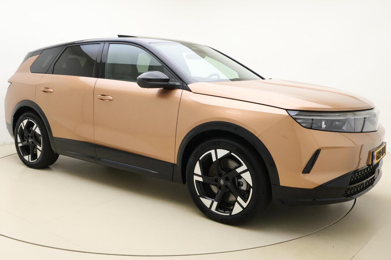 Opel Grandland Electric GS 73 kWh | Navigatie | Glazen schuif/kanteldak | AGR stoelen | Zwart dak | Keyless | Headup display | Stoel & Stuurverwarming | Matrix LED | Focal | Adapt. Cruise control | 20" Lichtmetalen velgen