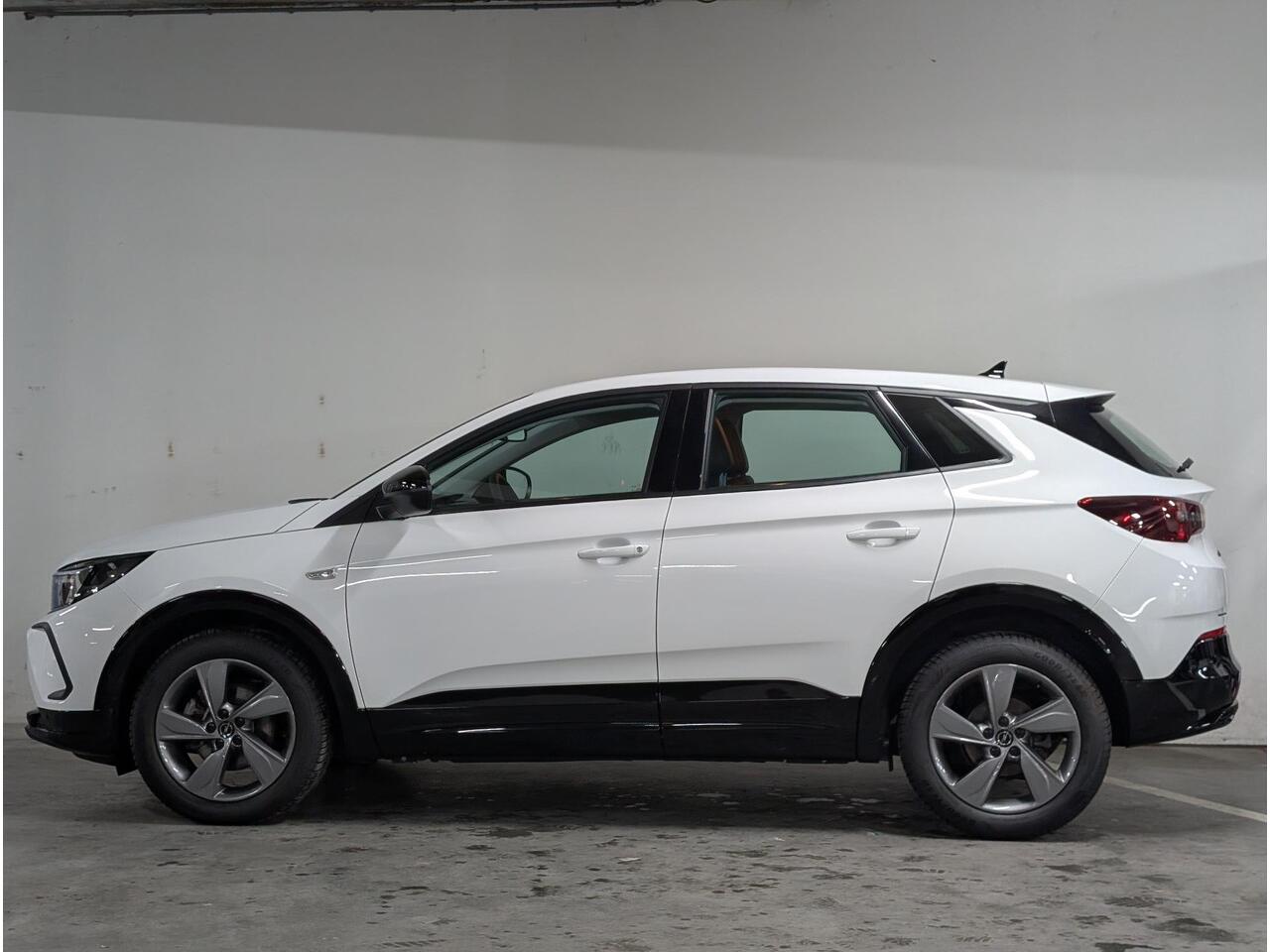 Opel Grandland GS 1.2 Turbo 130pk | ALL SEASON BANDEN | AGR-STOELEN | 360° CAMERA | STOEL + STUURVERW. | DODEHOEKBEW. | NAVI | ISOFIX |