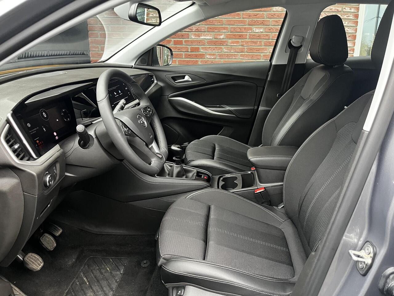 Opel Grandland GS 1.2 Turbo 130pk | LED PIXEL VERLICHTING | KEYLESS | ALL SEASON BANDEN | AGR-STOELEN | 360° CAMERA | STOEL + STUURVERW. | DODEHOEKBEW. | NAVI | ISOFIX |