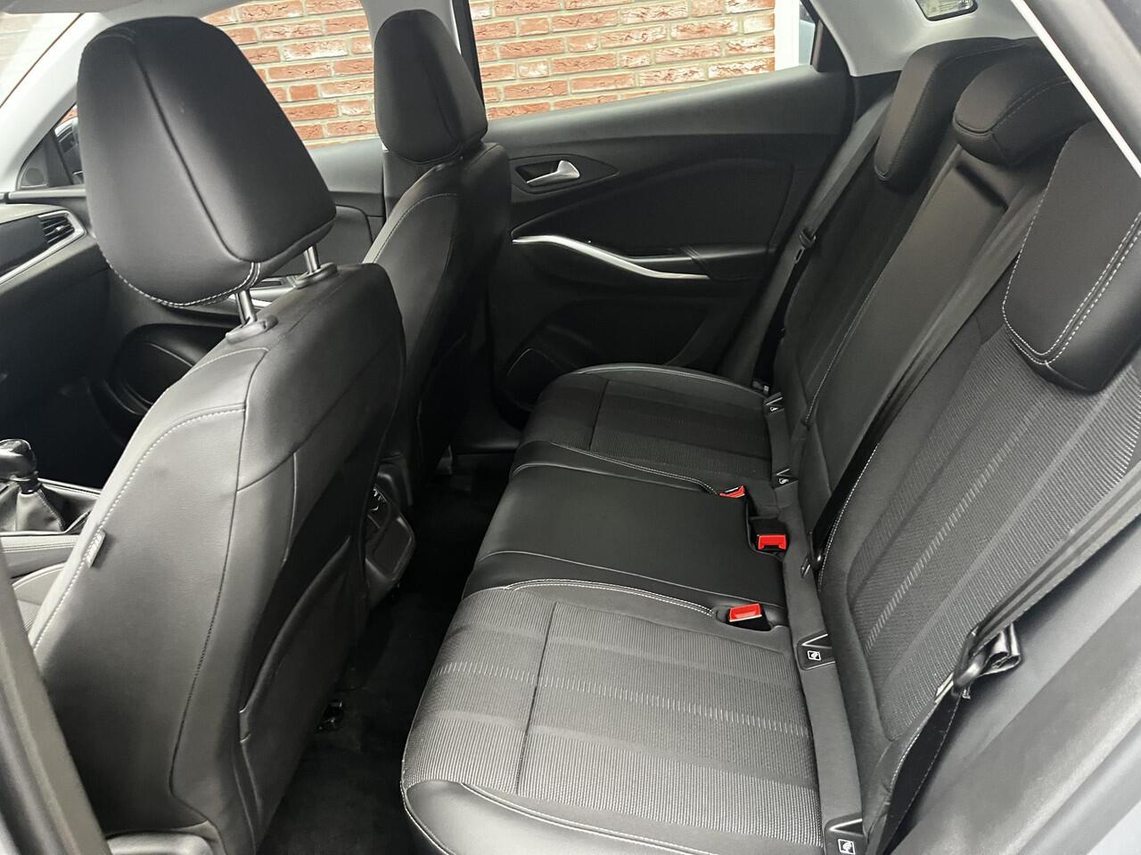Opel Grandland GS 1.2 Turbo 130pk | LED PIXEL VERLICHTING | KEYLESS | ALL SEASON BANDEN | AGR-STOELEN | 360° CAMERA | STOEL + STUURVERW. | DODEHOEKBEW. | NAVI | ISOFIX |