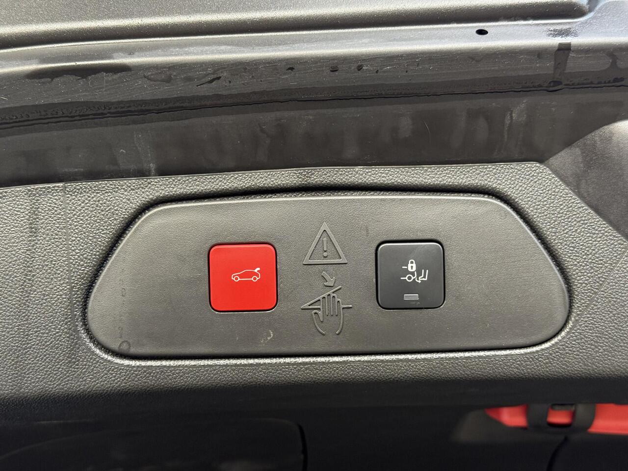 Opel Grandland 1.2 Turbo 130pk Automaat Ultimate | Climate & Cruise Control | Elektrische achterklep | Navigatie | Achteruitrijcamera | Winterpakket | Alcantara bekleding | 19" Lichtmetalen velgen