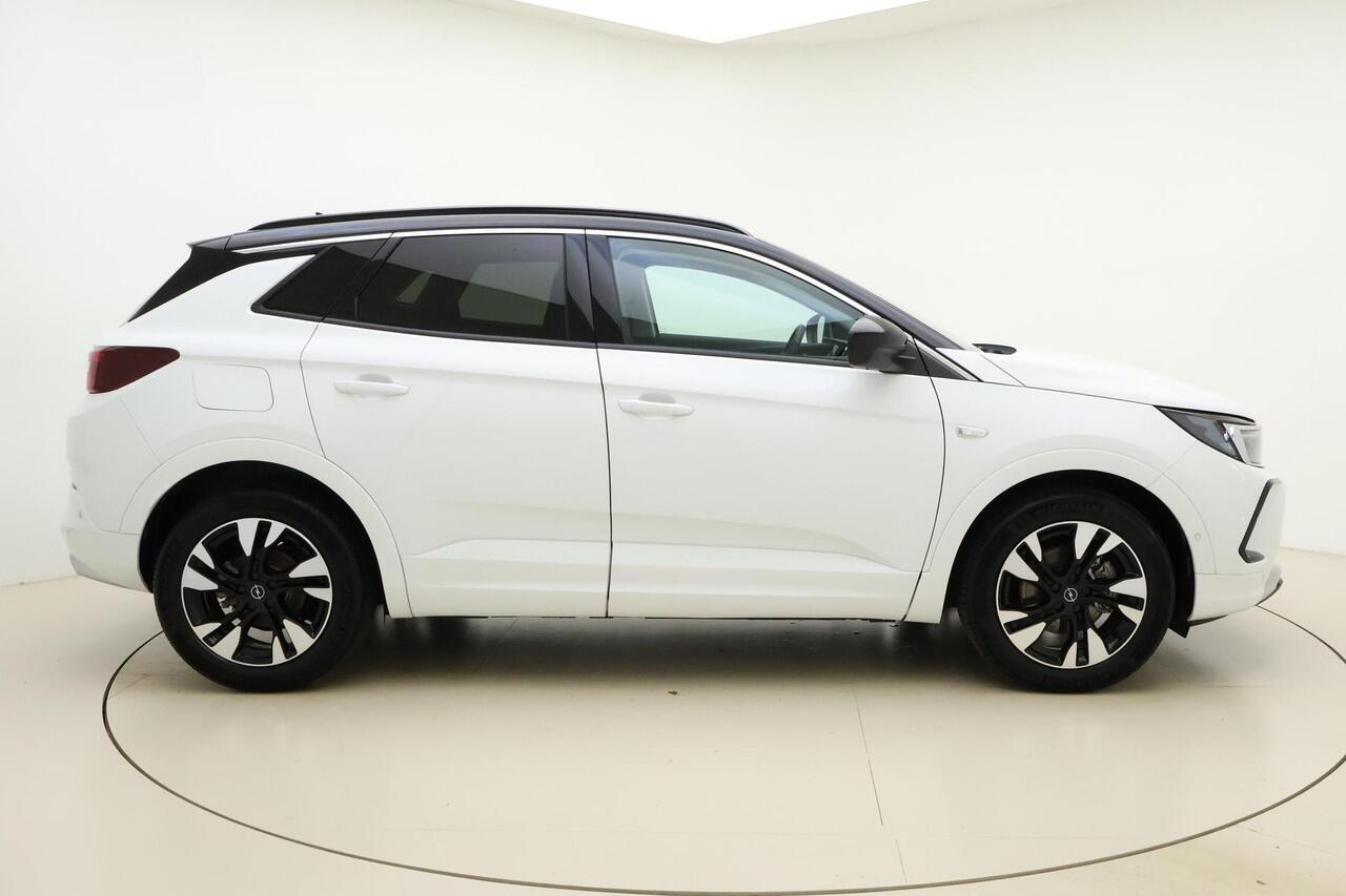 Opel Grandland 1.2 Turbo 130pk GS | Navigatie | LED Matrix koplampen | Winterpakket | Zwart dak | Electrische achterklep | Climate control | Bi-Color Lichtmetalen velgen | Parkeer assistent