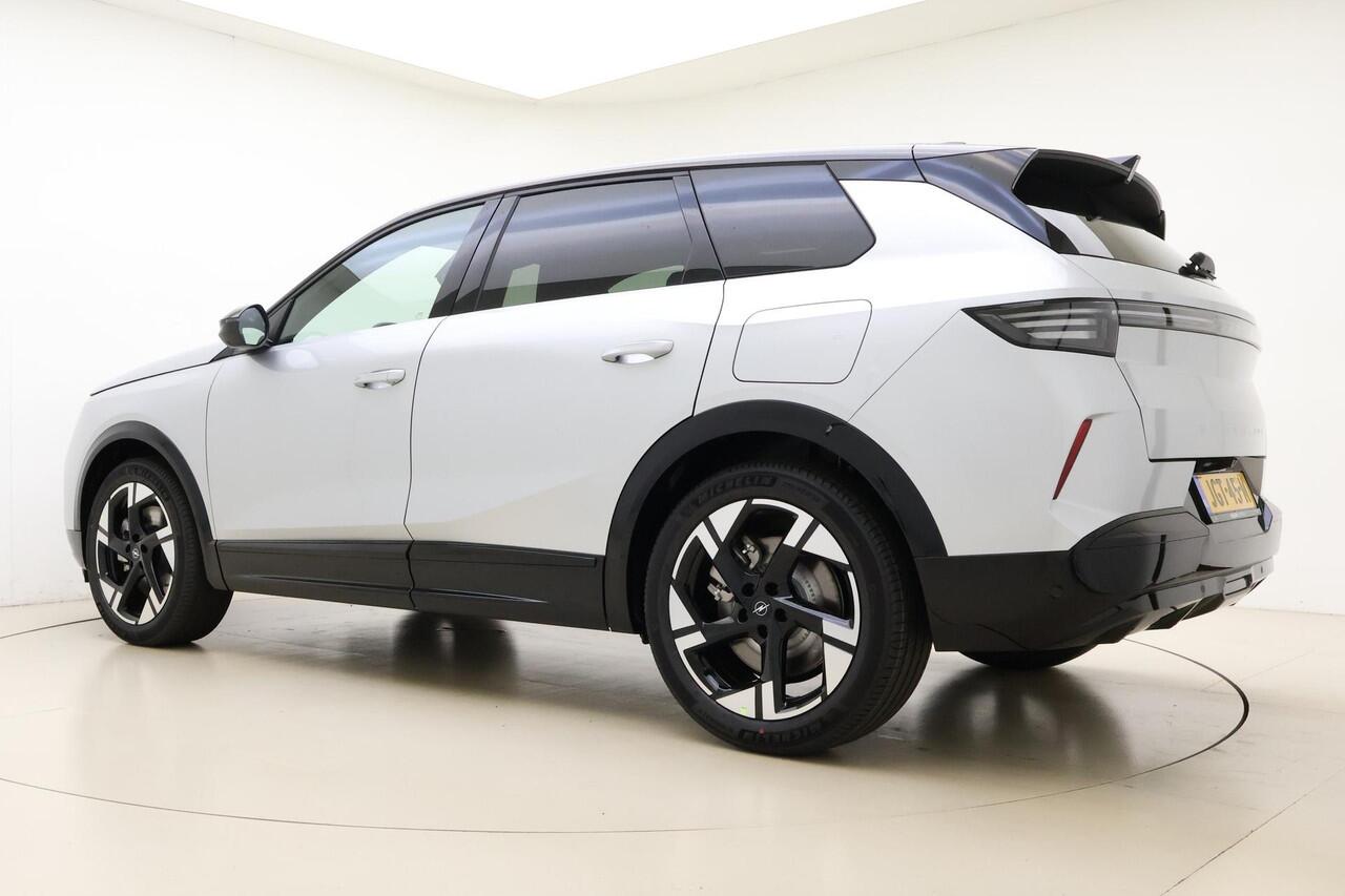 Opel Grandland 1.6 Turbo Plug-in-Hybrid GS | 7.4 KW boardlader | Rondomzicht camera | LED matrix | 20'' lichtmetalen velgen | Panoramadak | AGR stoel | Elektrische achterklep