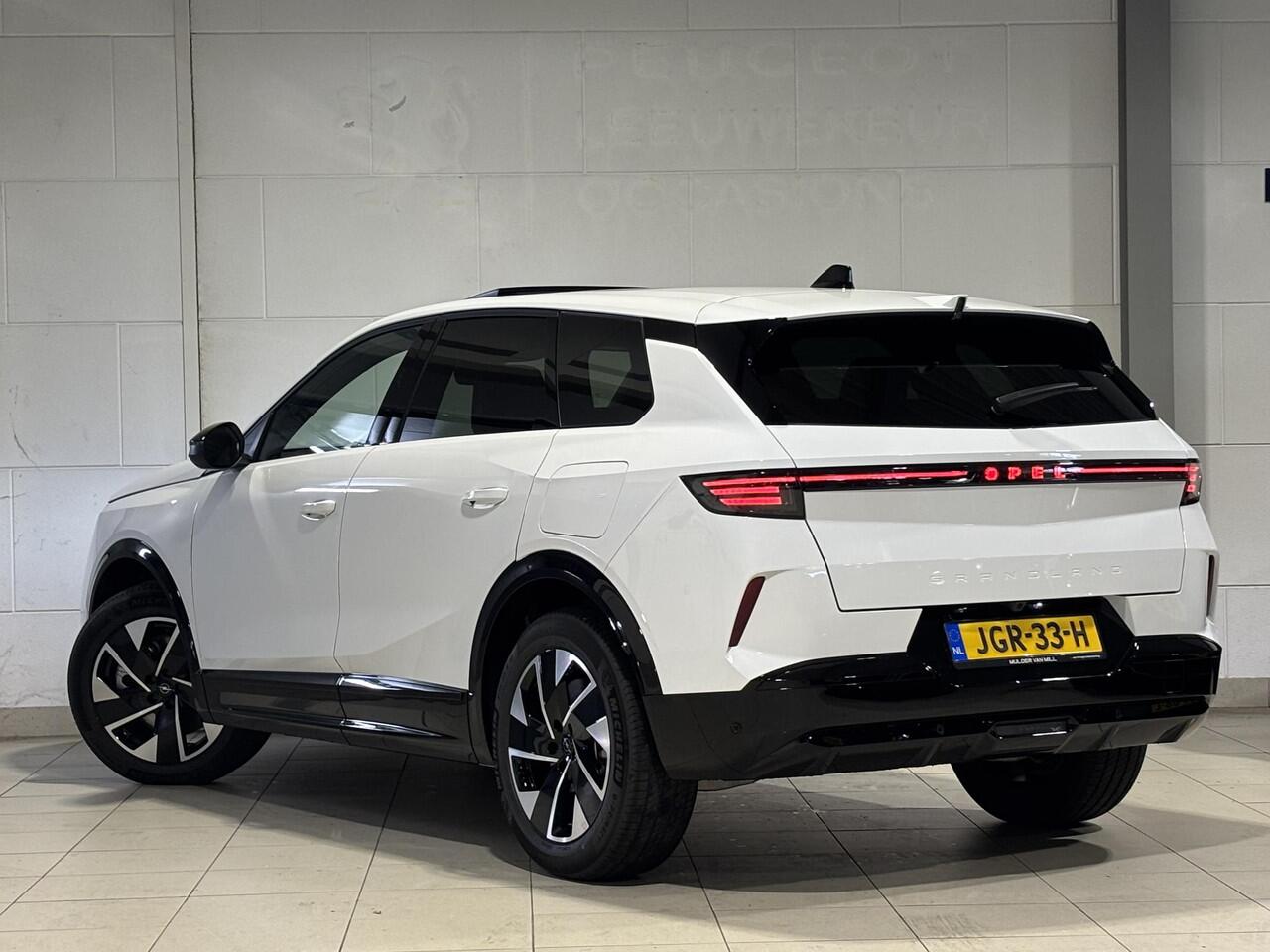 Opel Grandland Electric Business Edition 73kWh 210pk | Hi-Fi FOCAL® | SCHUIF/KANTELDAK | LED PIXEL VERLICHTING | HEAD UP DISPLAY | ISOFIX |