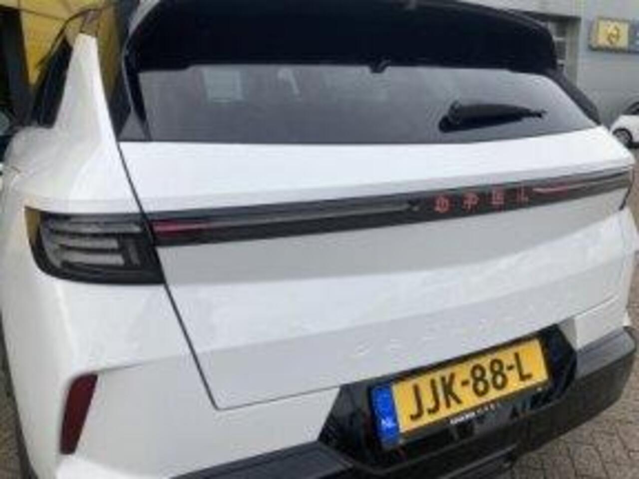 Opel Grandland 1.6 Turbo 195pk Plug-in-Hybrid Automaat GS | Panoramadak | 20" lichtmetalen velgen | Trekhaak | Headup display | Navigatie | Adapt. Cruise control | LED Matrix verlichting