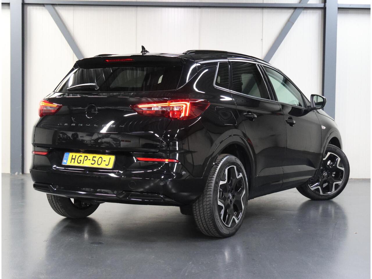 Opel Grandland 1.2 130PK Turbo GS | 1ste eigenaar | AppleCarPlay/AndroidAuto | Alcantara/LEER | Climate Control | Cruise Control | Navigatie | 360'Camera | AGR-stoelen | Keyless Entry/Start | LED Koplampen | Privacy Glass | Electrische achterklep | Isofix | Armsteun |