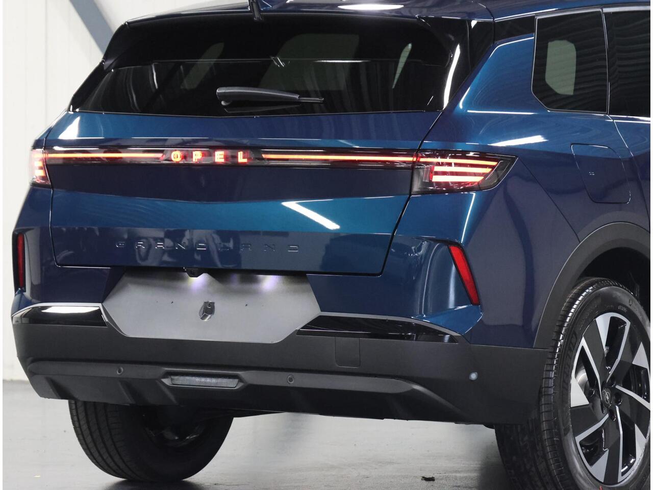 Opel Grandland 1.2 Turbo Hybrid Business Edition | Incl. ¤3.046,- Korting! | AUTOMAAT | 360° Camera | Stoel, stuur & voorruit verwarmd | Apple Carplay/Android Auto | Elektr. achterklep | ARG-stoelen | Matrix LED | Navigatie |