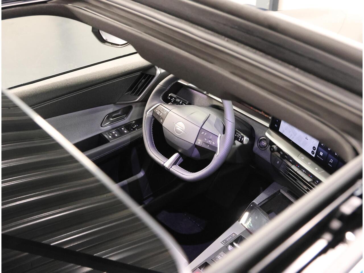 Opel Grandland 1.2 Turbo Hybrid Business Edition | Incl. ¤3.046,- Korting! | AUTOMAAT | 360° Camera | Stoel, stuur & voorruit verwarmd | Apple Carplay/Android Auto | Elektr. achterklep | ARG-stoelen | Matrix LED | Navigatie |