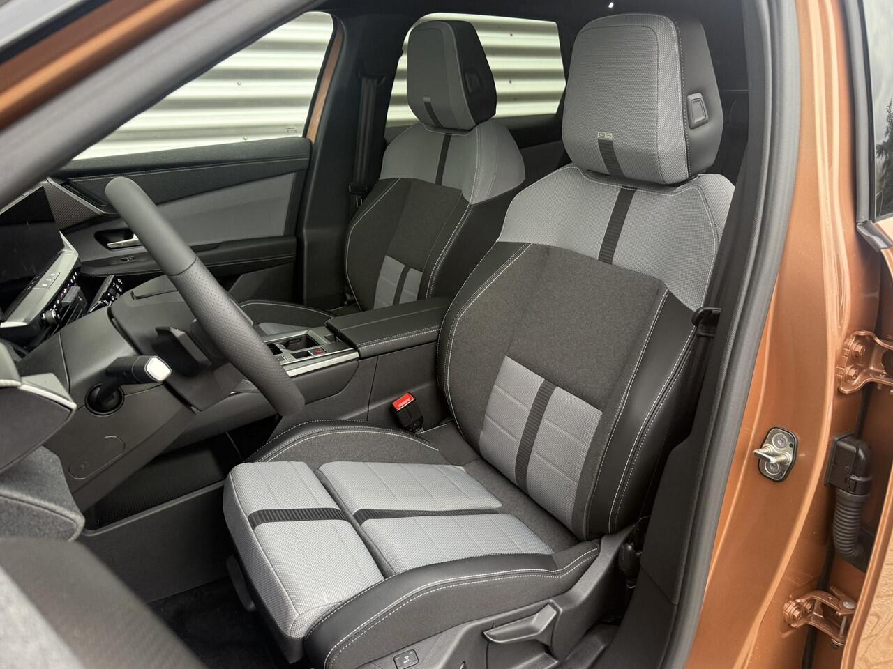 Opel Grandland Electric GS 73kWh 210pk | FOCAL | 360° CAMERA | NAVIGATIE | ELEKT. ACHTERKLEP | AGR STOELEN |