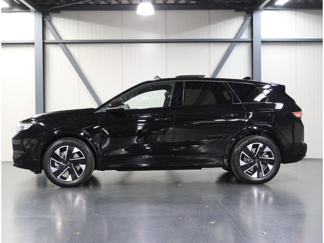 Opel Grandland Electric Business Edition 73 kWh | Incl. ¤3.499,- Korting ! | 17% bijtelling | AUTOMAAT | Warmtepomp | 360° Camera | Stoel, stuur & voorruit verwarmd | Apple Carplay/Android Auto | Elektr. achterklep | ARG-stoelen | Matrix LED | Navigatie |