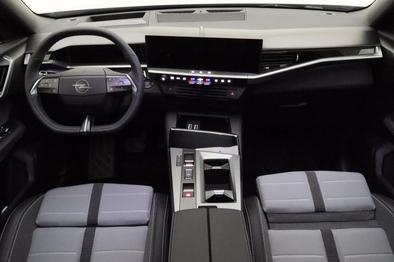 Opel Grandland 1.6 Turbo Plug-in-Hybrid GS | 7.4 KW boardlader | Rondomzicht camera | LED matrix | 20'' lichtmetalen velgen | Panoramadak | AGR stoel | Elektrische achterklep