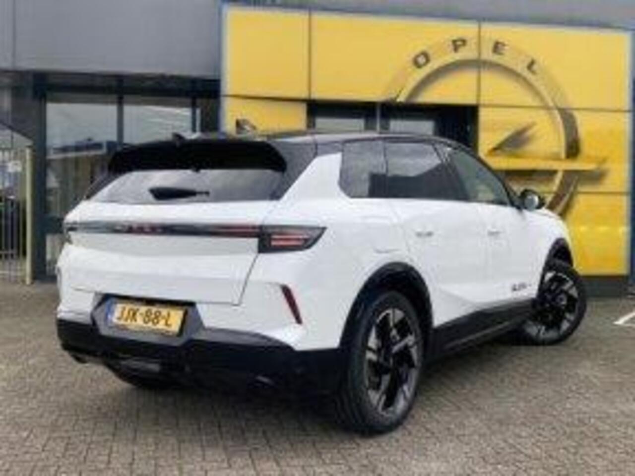 Opel Grandland 1.6 Turbo 195pk Plug-in-Hybrid Automaat GS | Panoramadak | 20" Lichtmetalen velgen | Trekhaak | Headup display | Navigatie | Adapt. Cruise control | LED Matrix verlichting