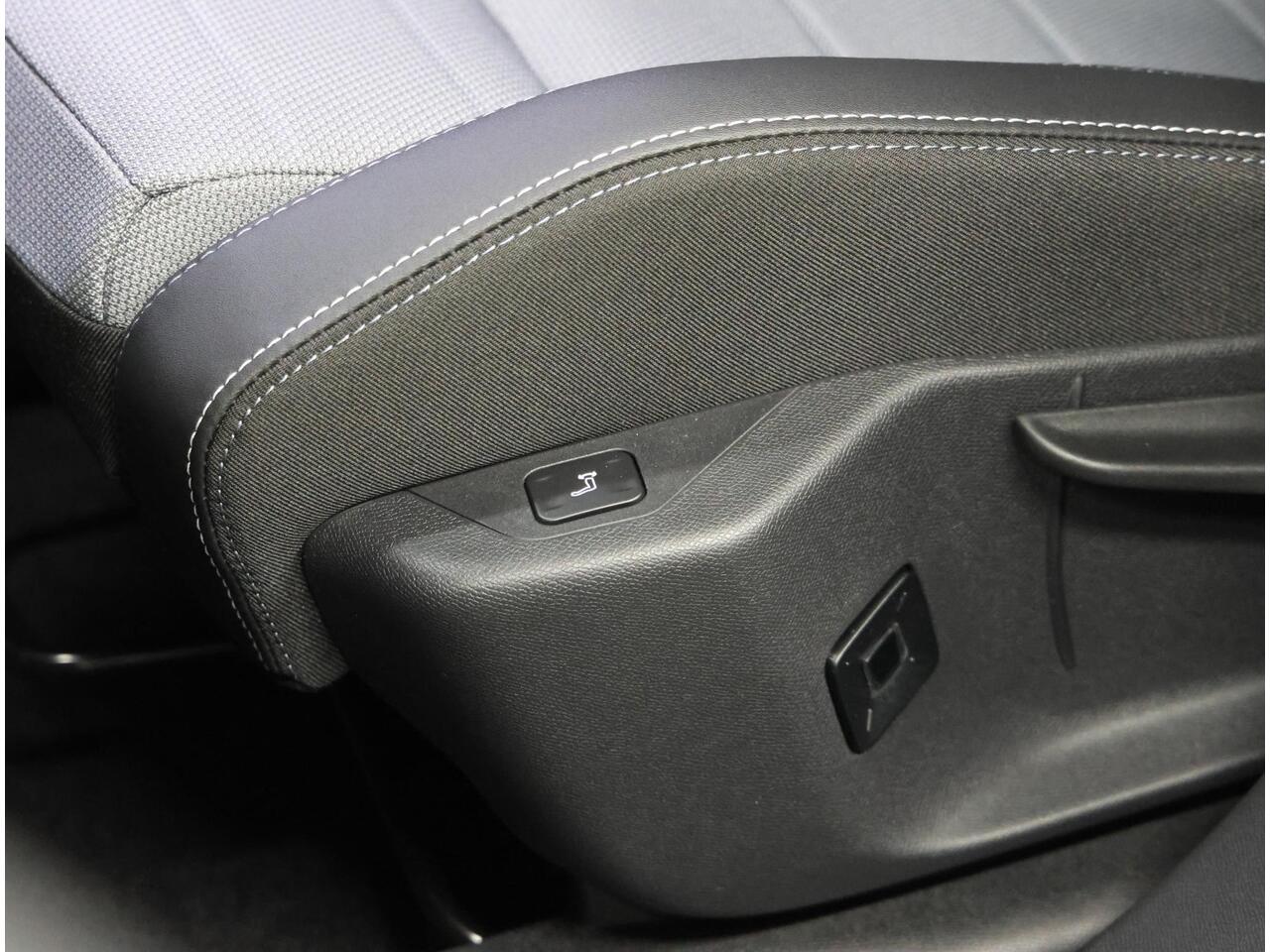 Opel Grandland 1.2 Turbo Hybrid Business Edition | Incl. ¤3.046,- Korting! | AUTOMAAT | 360° Camera | Stoel, stuur & voorruit verwarmd | Apple Carplay/Android Auto | Elektr. achterklep | ARG-stoelen | Matrix LED | Navigatie |