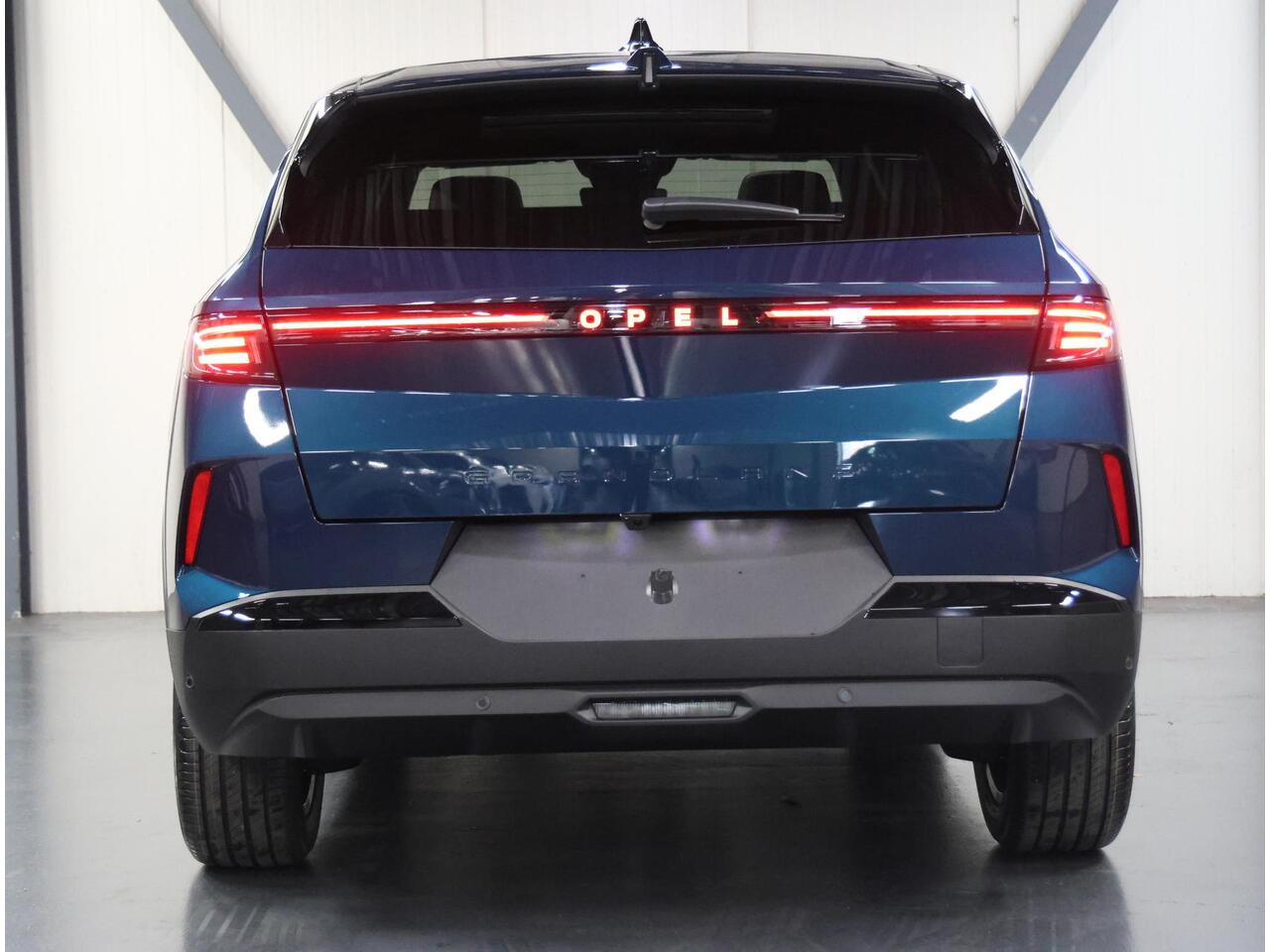 Opel Grandland 1.2 Turbo Hybrid Business Edition | Incl. ¤3.046,- Korting! | AUTOMAAT | 360° Camera | Stoel, stuur & voorruit verwarmd | Apple Carplay/Android Auto | Elektr. achterklep | ARG-stoelen | Matrix LED | Navigatie |