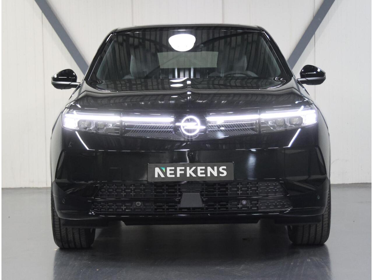 Opel Grandland Electric Business Edition 73 kWh | Incl. ¤3.499,- Korting ! | 17% bijtelling | AUTOMAAT | Warmtepomp | 360° Camera | Stoel, stuur & voorruit verwarmd | Apple Carplay/Android Auto | Elektr. achterklep | ARG-stoelen | Matrix LED | Navigatie |