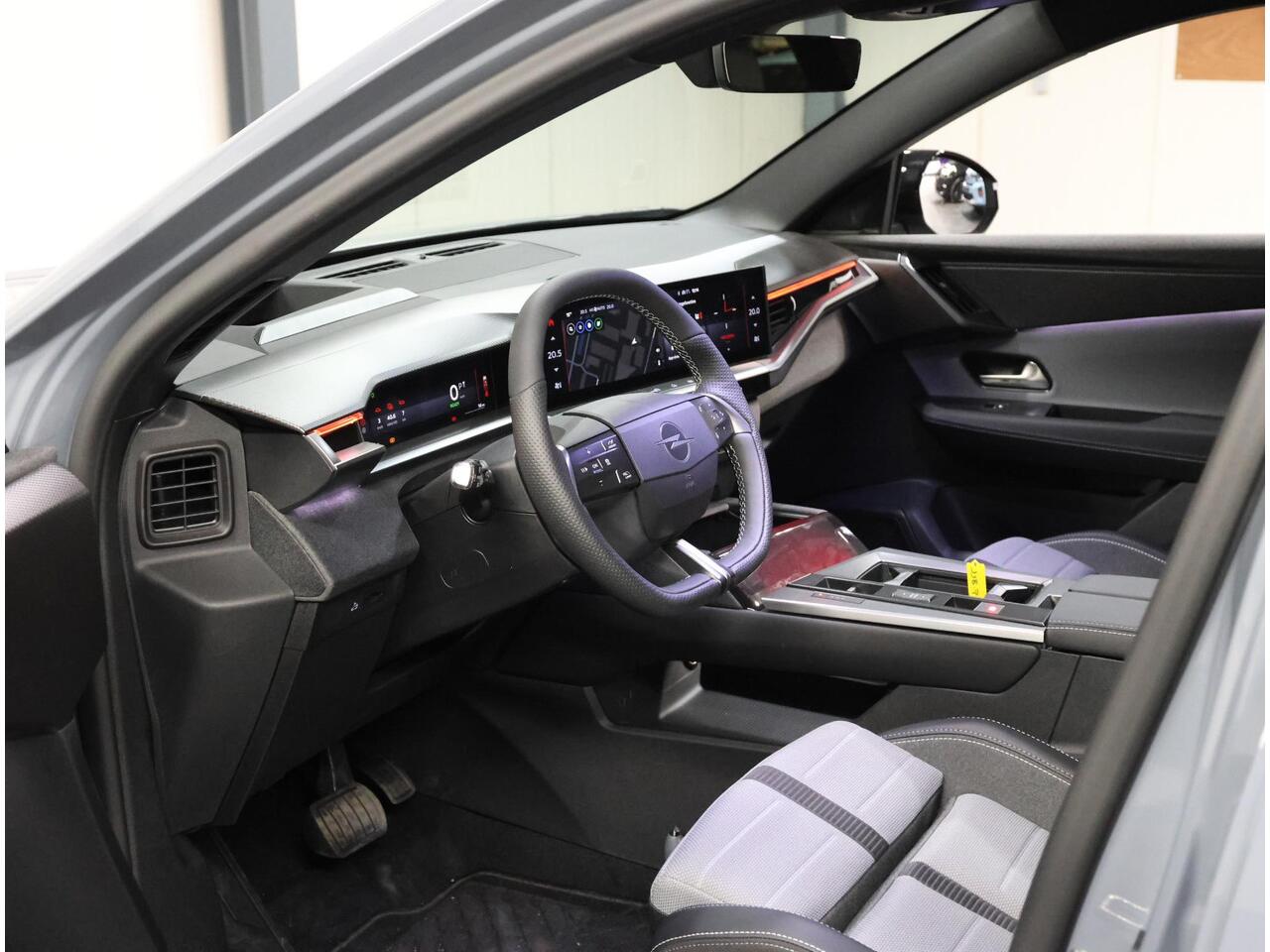 Opel Grandland Electric Business Edition 73 kWh | Incl. ¤1.897,08 Korting! | 17% bijtelling | AUTOMAAT | Warmtepomp | 360° Camera | Stoel, stuur & voorruit verwarmd | Apple Carplay/Android Auto | Elektr. achterklep | ARG-stoelen | Matrix LED | Navigatie |