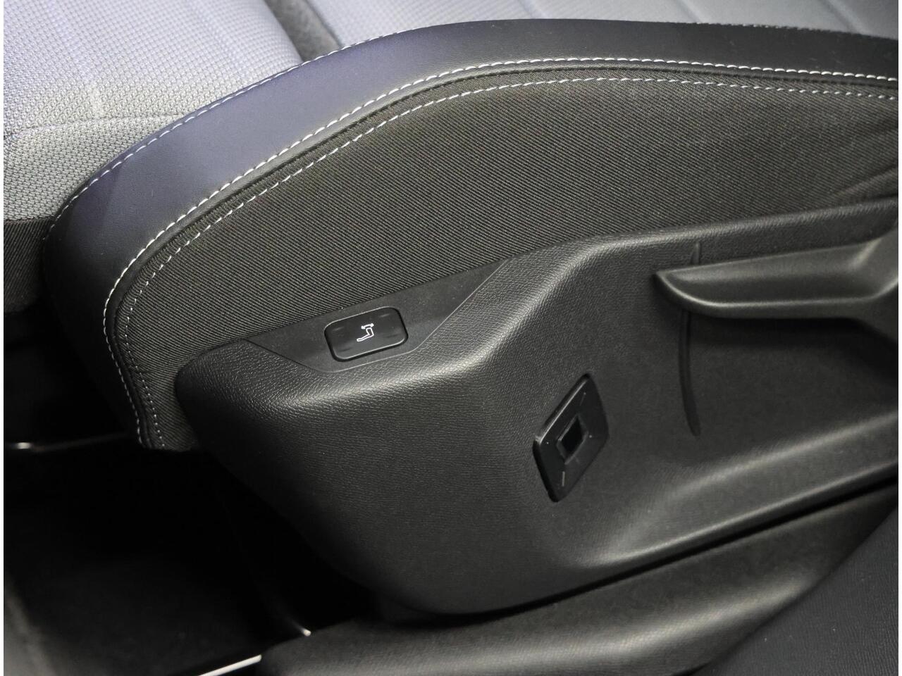 Opel Grandland Electric Business Edition 73 kWh | Incl. ¤1.897,08 Korting! | 17% bijtelling | AUTOMAAT | Warmtepomp | 360° Camera | Stoel, stuur & voorruit verwarmd | Apple Carplay/Android Auto | Elektr. achterklep | ARG-stoelen | Matrix LED | Navigatie |