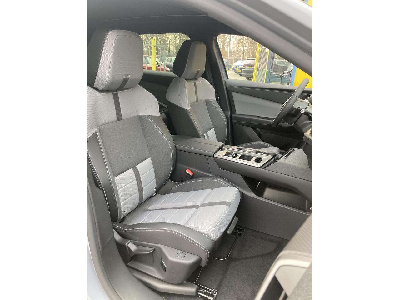 Opel Grandland Electric Business Edition 73 kWh | Voorraad direct leverbaar! | Elektrisch schuifdak | Warmtepomp | Headup display | Focal | Elektrische achterklep | Voorruitverwarming | Adapt. Cruise control