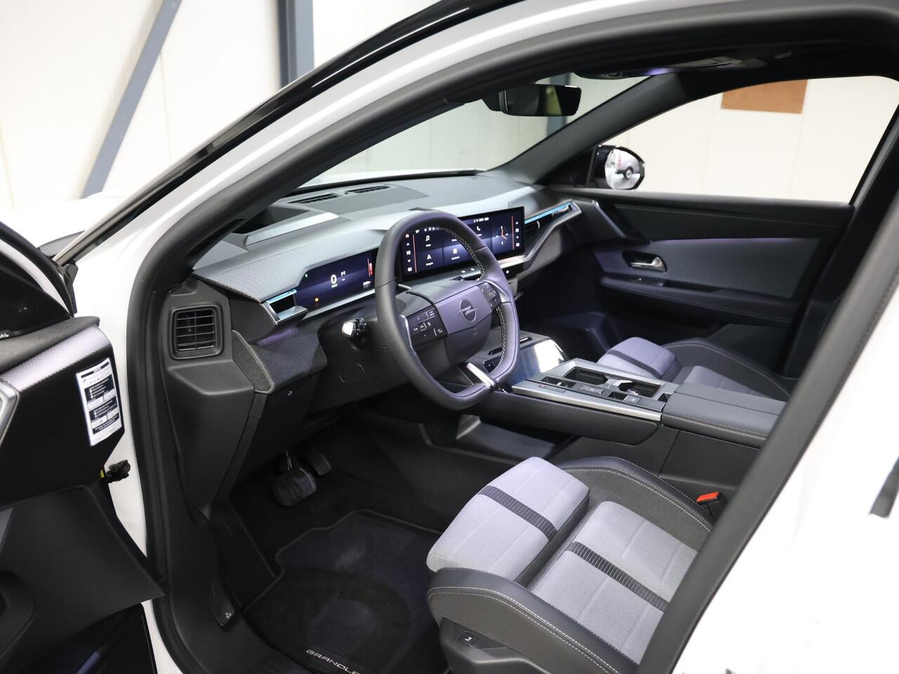 Opel Grandland Electric GS 73 kWh 210PK | 1ste eigenaar | Head-up display | AppleCarPlay/AndroidAuto | Schuifkanteldak | Navigatie | Adaptieve Cruise Control | Keyless | AGR Stoelen | Stoel/Stuur/Voorruitverwarming | FULL LED | 360'Camera | Isofix | Privacy Glass |