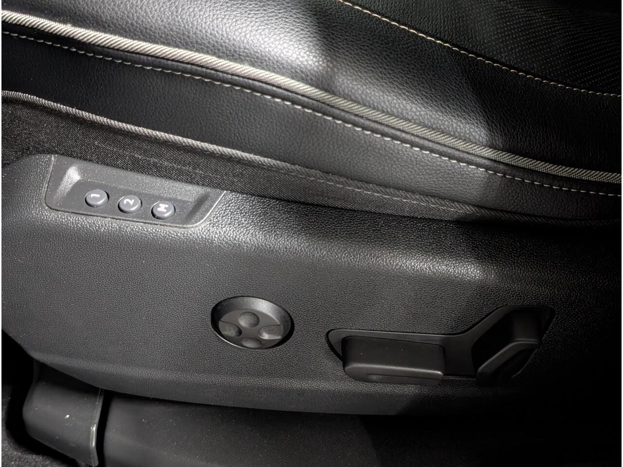 Opel Grandland X Innovation+ 1.2 Turbo 130pk EAT8 | TREKHAAK | LEDER | AGR-STOELEN | 360° CAMERA | STOELVERWARMING | STOELKOELING | APPLE CARPLAY / ANDROID AUTO | ISOFIX | FULL LED |