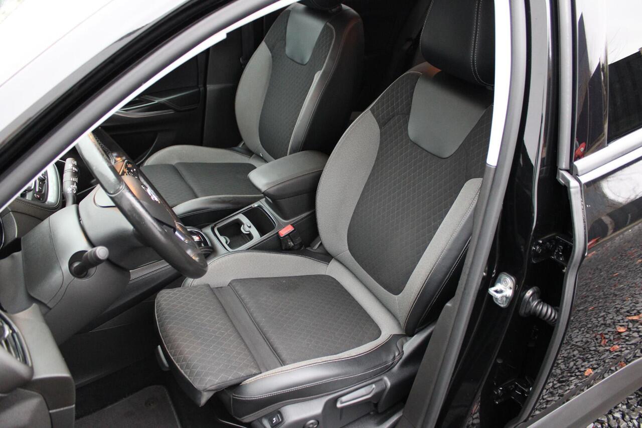 Opel Grandland X 1.2 Turbo Business Executive Trekhaak, Stuurverw. en Dealer onderhouden!