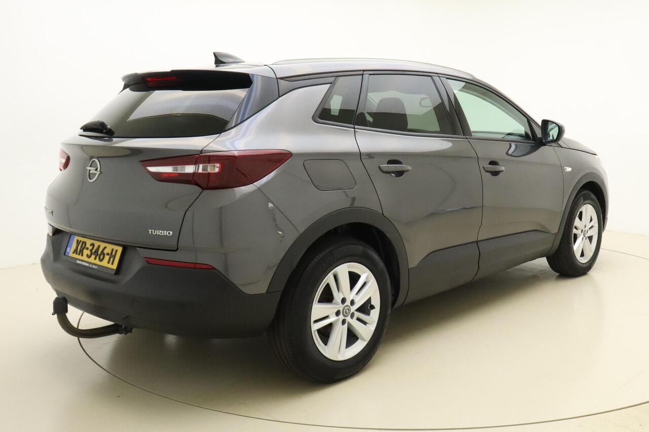 Opel Grandland X 1.2 Turbo Business Executive | Navigatie pakket | AGR stoelen | Climate-control | Afneembare trekhaak | Camera achter |