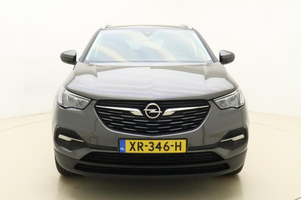 Opel Grandland X 1.2 Turbo Business Executive | Navigatie pakket | AGR stoelen | Climate-control | Afneembare trekhaak | Camera achter |