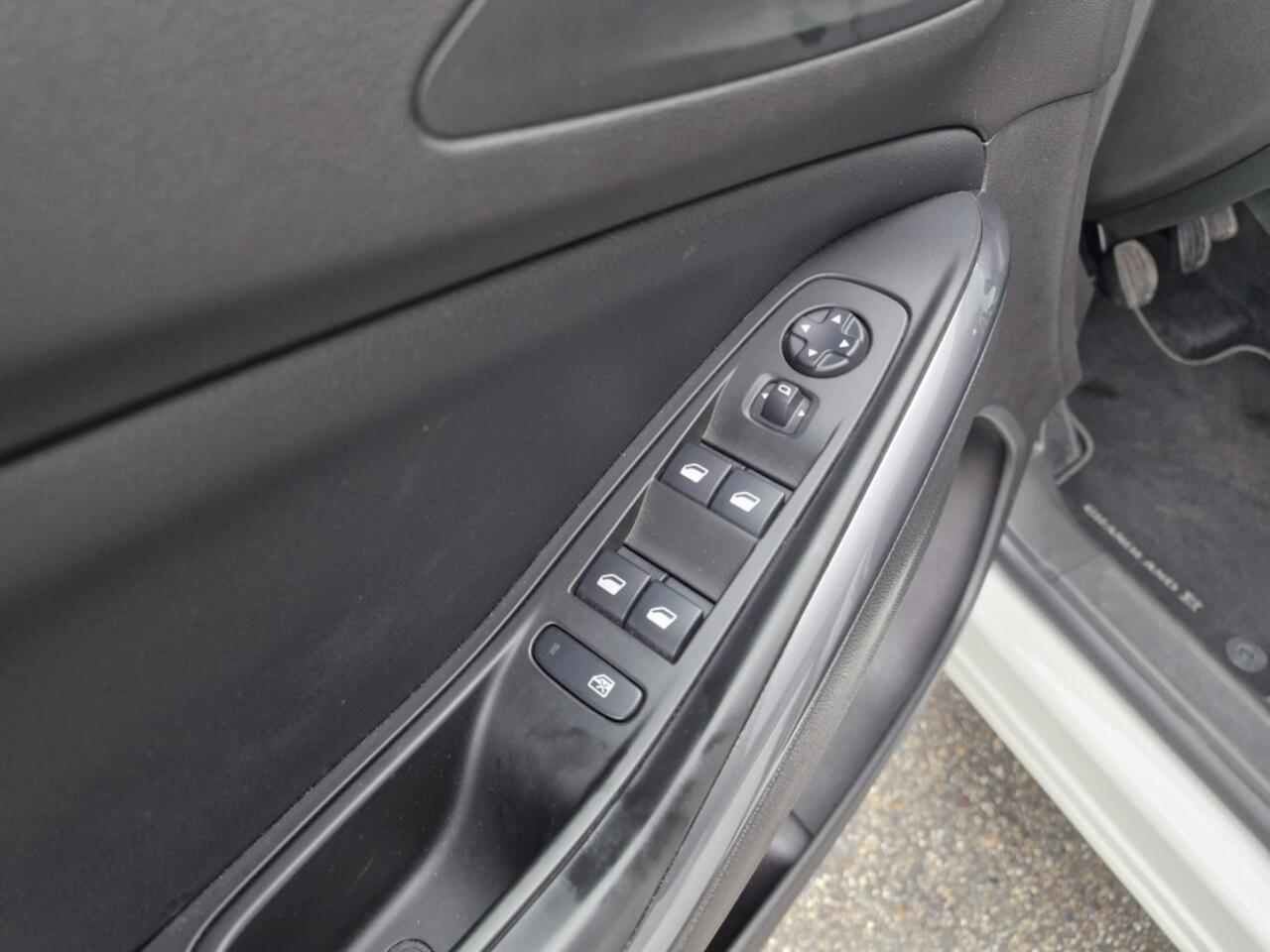 Opel Grandland X 1.2 Turbo Business +