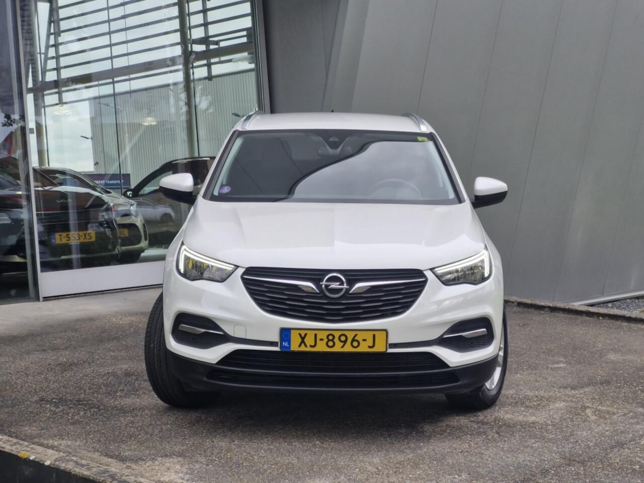 Opel Grandland X 1.2 Turbo Business +